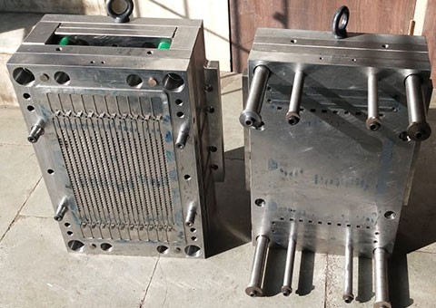  Critical Injection Mould